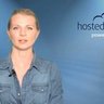 Video-Auschnitt zu Hosted Solr mit blonder Frau im Jeanshemd